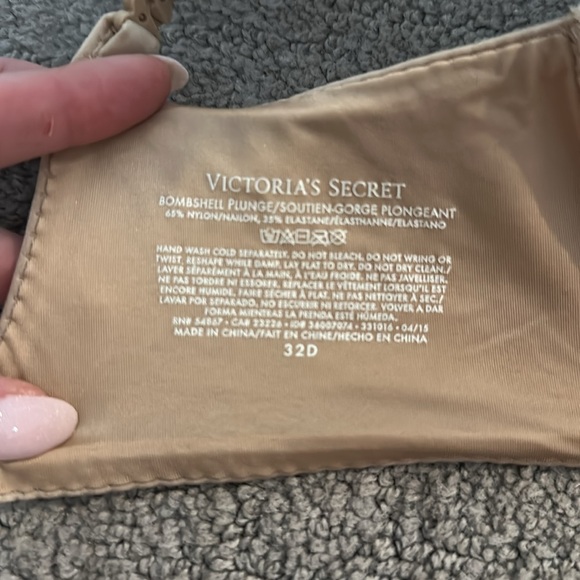 Victoria’s Secret Bombshell Bra 32D - Picture 6 of 6